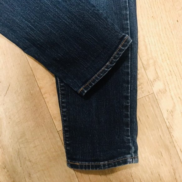 DONATED Old Navy Mid-Rise Curvy Straight Fit Jeans - 4S - Picture 3 of 5